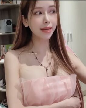 anna活泼好动的甜美系纯妹子