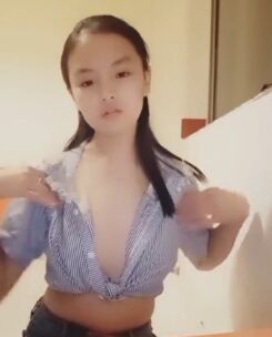 高颜值极品身材的气质小妹