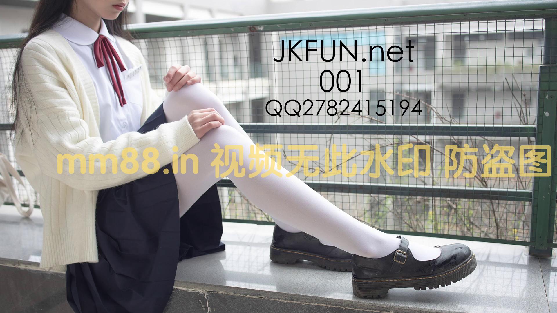 [森萝财团]JK白丝学生妹休息时拖鞋歇小脚 JKFUN专辑-1